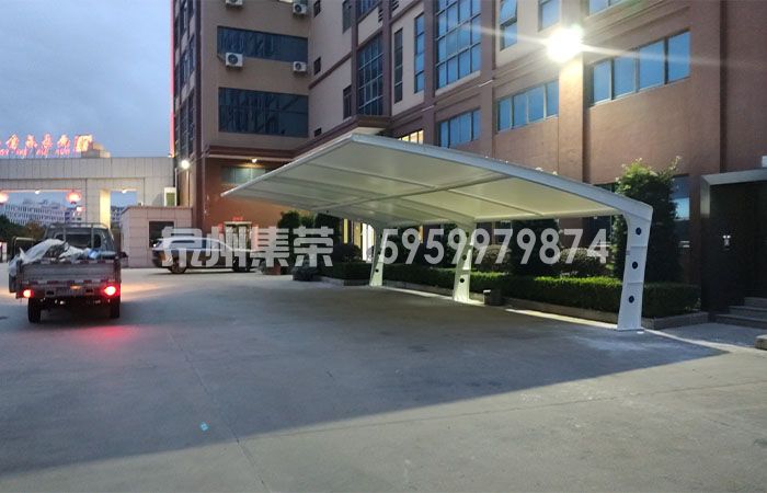 夜间膜结构停车棚实拍
