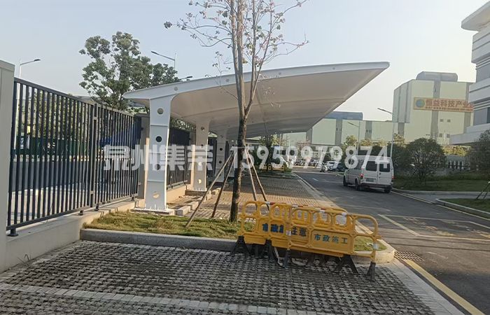 7 字型单边立柱膜结构停车棚医院完工实拍