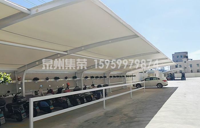 福建厂区7字形带水槽膜结构停车棚案例图