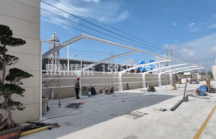 福建厂区7字形带水槽膜结构停车棚骨架图