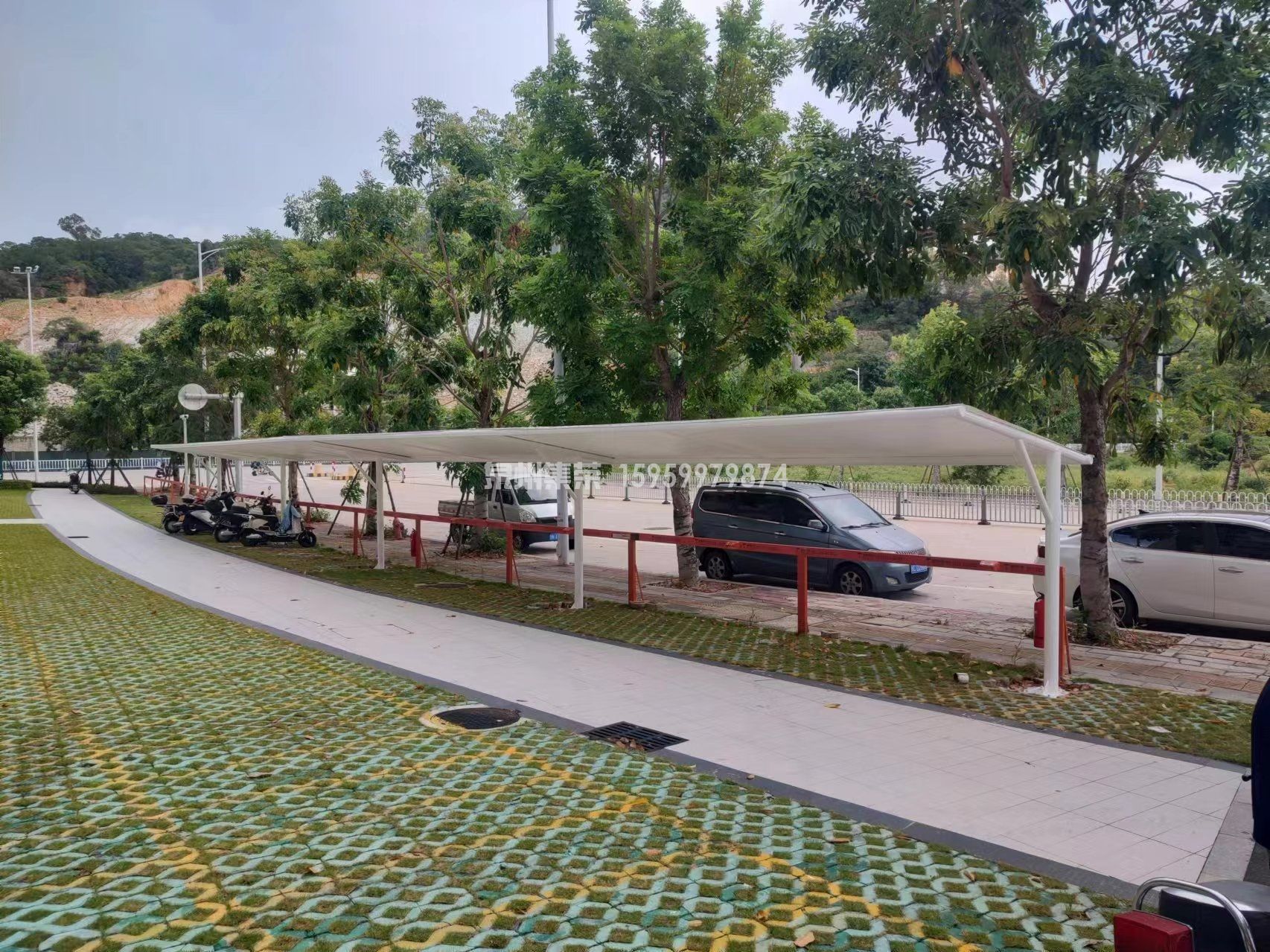 电动车膜结构雨棚，泉州洛江力标・观澜小区圆管钢结构电动车膜结构雨棚，60㎡小区非机动车遮阳停车棚完工实景