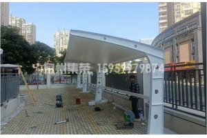 泉州丰泽星海印小区膜结构电动车棚案例，江滨北路商圈 200㎡休闲停车棚完工实拍