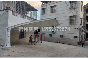 漳州漳浦自建房膜结构停车棚｜29.58㎡单边弧形遮阳车棚完工